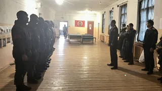 Сотрудники СУ СК России по Брянской области поздравили с Новым годом военнослужащих