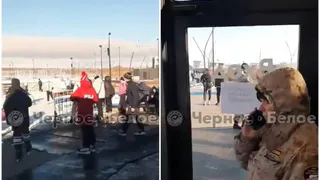 Хоккейные баталии под запретом: скандал произошел на катке в парке "Притяжение"