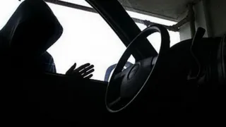 Под Карачевом юнец угнал автомобиль у спящего собутыльника