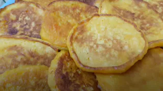 У нас тыква не залеживается, просто смешиваю ее с кефиром: на выходе – гора вкуснейших оладьев на завтрак аж за ушами трещит