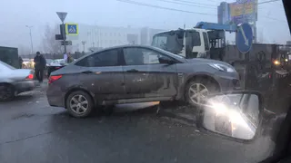 В Рязани возле "Олимпийского" Hyundai въехал в отбойник