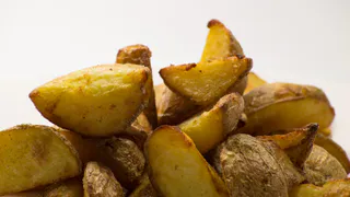 Только не масло: вот на чем надо жарить картошечку до хрустящей корочки