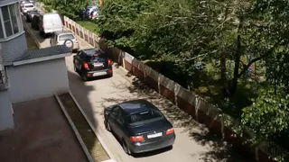 На улице Грибоедова перекрыли движение - теперь все ездят по дворам