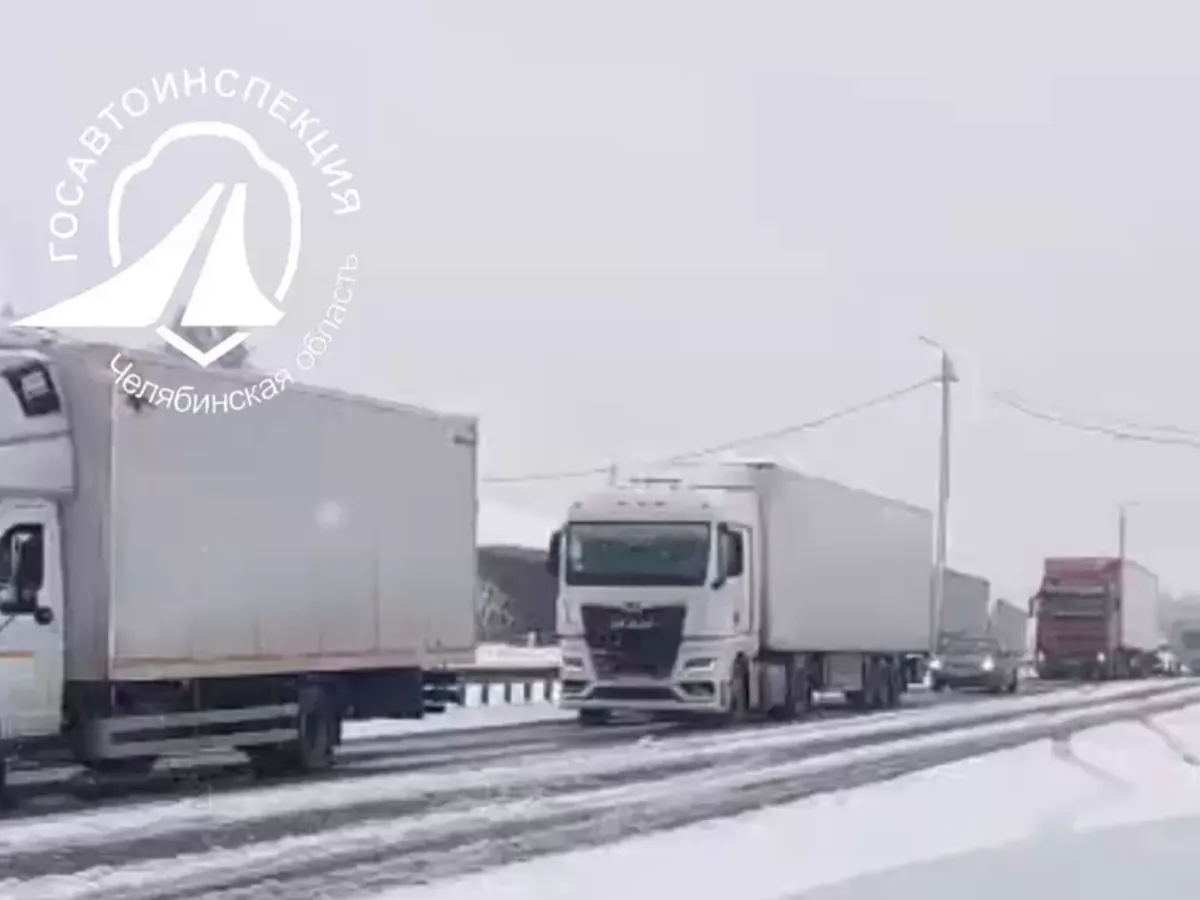 В Челябинской области трассу засыпало снегом