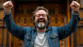 Смочите тампон, и 2 раза обработайте подмышки – полностью блокирует запах пота на сутки