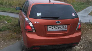 Мастер парковки - водитель оставил автомобиль на пешеходной дорожке