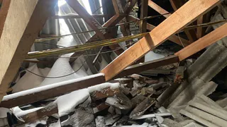 В Лакинске восстановили крышу жилого дома, рухнувшую от массы снега