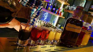 В Чебоксарах в одном из баров парень устроил скандал с работницей бара и угрожал ей расправой