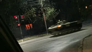 Рязанский водитель снял ночной перегон танков