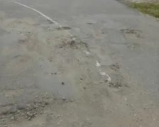 В Рязанской области появилась очередная разбитая дорога с новой разметкой