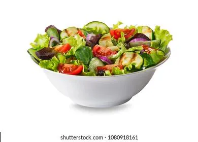 Назван легкий способ придать овощным салатам пикантную нотку