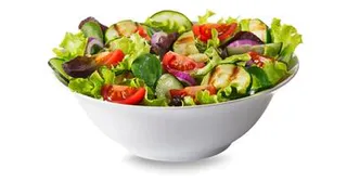 Назван легкий способ придать овощным салатам пикантную нотку