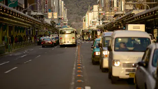 Когда водителям нельзя уступать автобусу, выезжающему с остановки 