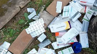 В Рязани обнаружили детей, которые ели выброшенные таблетки