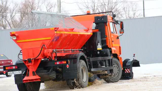 Есть чем очистить тротуары от льда. Городской парк спецтехники пополнили 10 новых машин