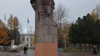 В Челябинске продают бетонный барельеф Ленина за 150 тыс. рублей