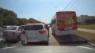 В Рязани оштрафуют объехавшего пробку по газону маршрутчика