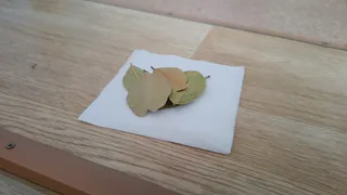 Перед уборкой в кастрюле кипячу лавровый лист по совету свекрови - лучший бытовой лайфхак из моей копилки        