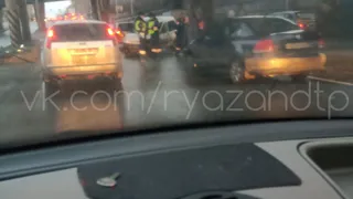 Автомобиль завалился на бок: на Куйбышевском шоссе произошла серьезная авария