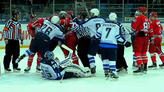 12 ноября «Нефтехимик» в Екатеринбурге обыграл хозяев льда