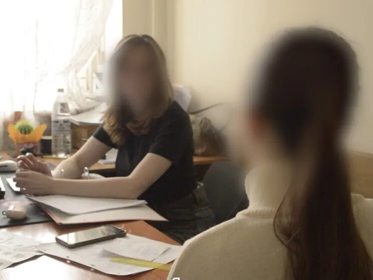 Жительница Чебоксар стала курьером мошенников и похитила у пенсионерки в Чите 1,1 миллиона рублей