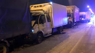 Массовое ДТП: на трассе М5 «Урал» водитель фуры врезался в несколько грузовиков