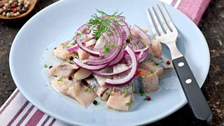 И я, и друзья отказались от других рецептов: селедка пряного посола - вкус, который перенесет вас в детство