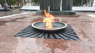 В Сыктывкаре после долгого отключения зажгли “Вечный огонь”