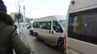 "Водитель ехал с черепашьей скоростью и не выпускал нас" - скандал в рязанской маршрутке