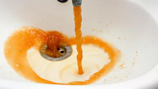 В Путёвке из крана течёт грязная вода