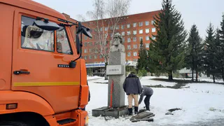 В Пензе перенесли бюст выдающегося терапевта Захарьина