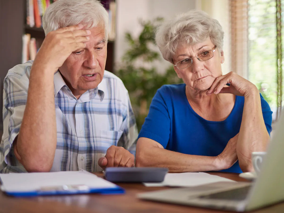 Деньги или услуги: какой выбор стоит перед пенсионерами до октября 2025 года