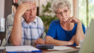 Деньги или услуги: какой выбор стоит перед пенсионерами до октября 2025 года