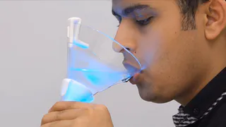 Ученые создали бокал, превращающий воду в вино