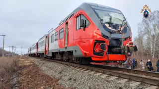 Столкновение поезда с мусоровозом на Южном Урале привело к гибели водителя