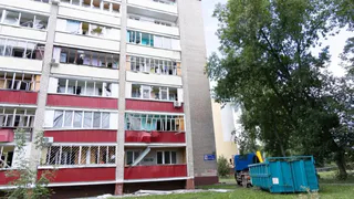 На Школьном бульваре поврежден дом после атаки БПЛА: выбиты стекла в 60 квартирах