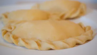 "Не покупайте даже по акции - там одни дрожжи вместо вкусной начинки": Роскачество проверило популярные вареники с картошкой