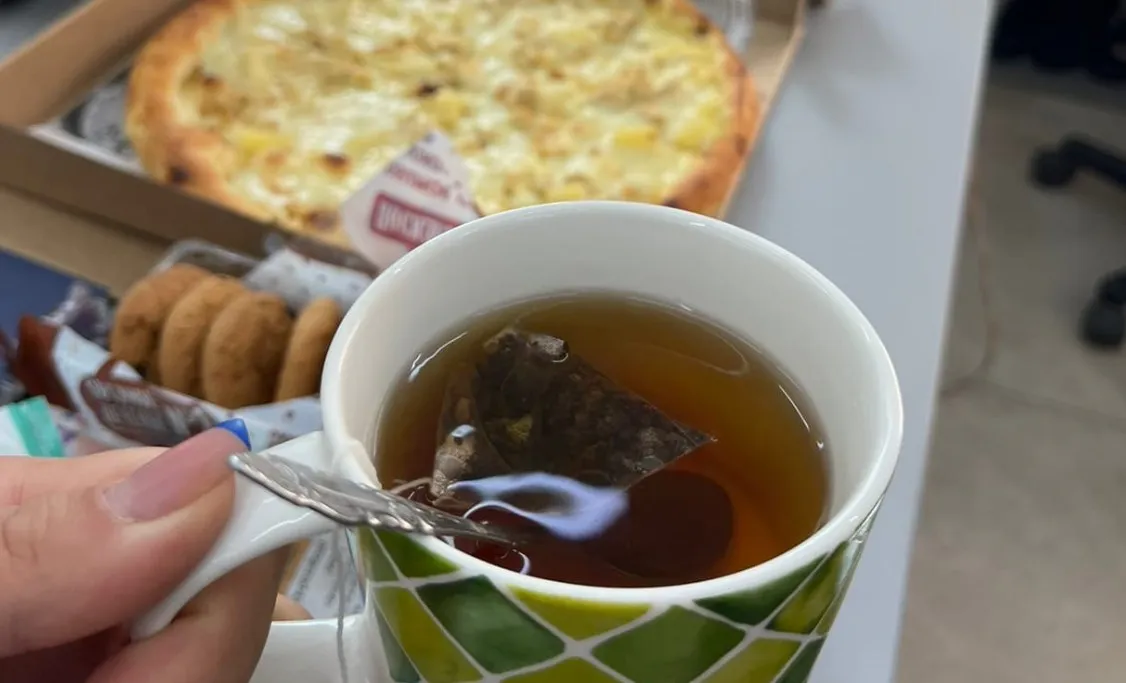 Сахар не виноват: самый опасный способ приготовить чай и кофе - 1 ингредиент у каждого есть в кружке. Проверьте свою