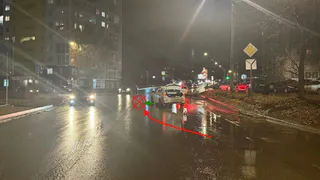 В Сыктывкаре автолюбитель на Changan врезался в Hyundai, сбил его водителя и скрылся