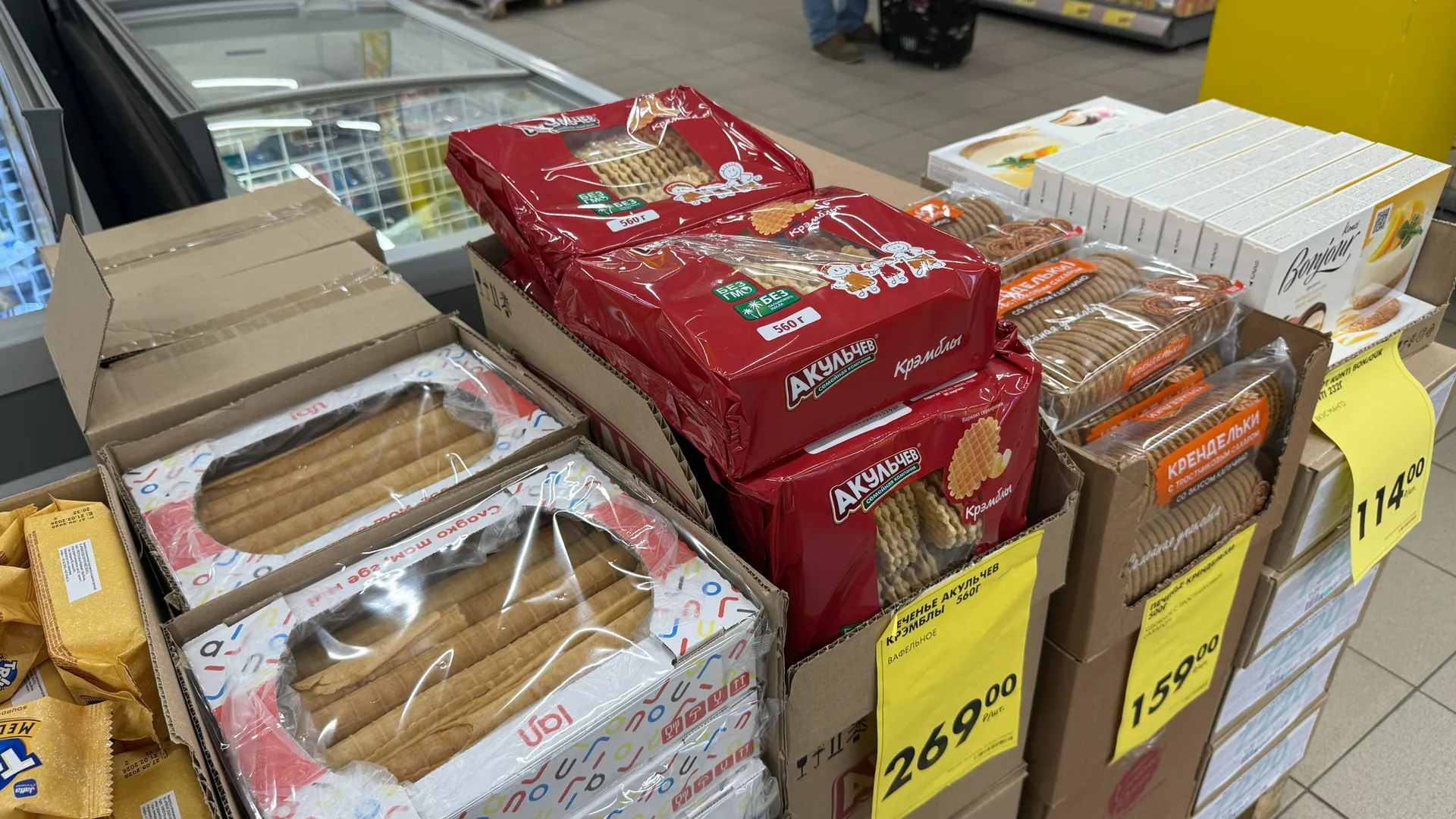 В Чижике объявили скидки на вкусняшки: шоколадно-вафельный торт за 99 руб и чипсы по 49 руб - теперь поняла почему так дешево