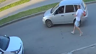 В Чебоксарах мужчина выгнал из машины пьяного водителя, который несколько раз наехал на бордюр