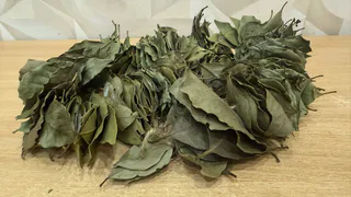 Лавровый лист засыпаю солью — весь июль не нарадуюсь своей хитрости: идеальный лайфхак для всех домохозяек