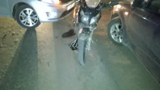 Водитель Kia Rio из-за своей невнимательности сбил 17-летнего мотоциклиста