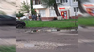 В Брянске неизвестный мужчина ворвался в магазин  устроив дебош