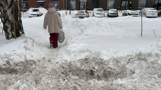 Скомкала - и под стельку: ноги сухие, даже если бегаю по сугробам. Классный лайфхак для тех, у кого ноги постоянно промокают
