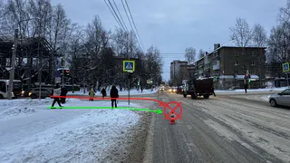 В столице Коми девушка попала под колеса автобуса на перекрестке