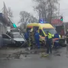 В Сыктывкаре реанимобиль на красный протаранил легковушку: семеро пострадавших