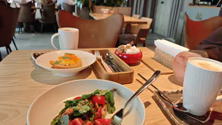 "Не ем в кафе уже 15 лет": повар из общепита рассказала, что творится на закрытой кухне кафе и ресторанов