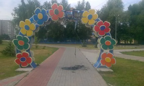В Нижнекамске загорелась еще одна цветочная арка