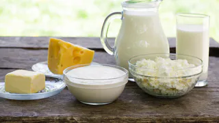 Кисломолочные продукты для пожилых: какие выбрать и от каких отказаться